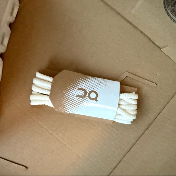 On Running White Sneakers Minimalist Design Everyday Wear - Picture 3 of 12